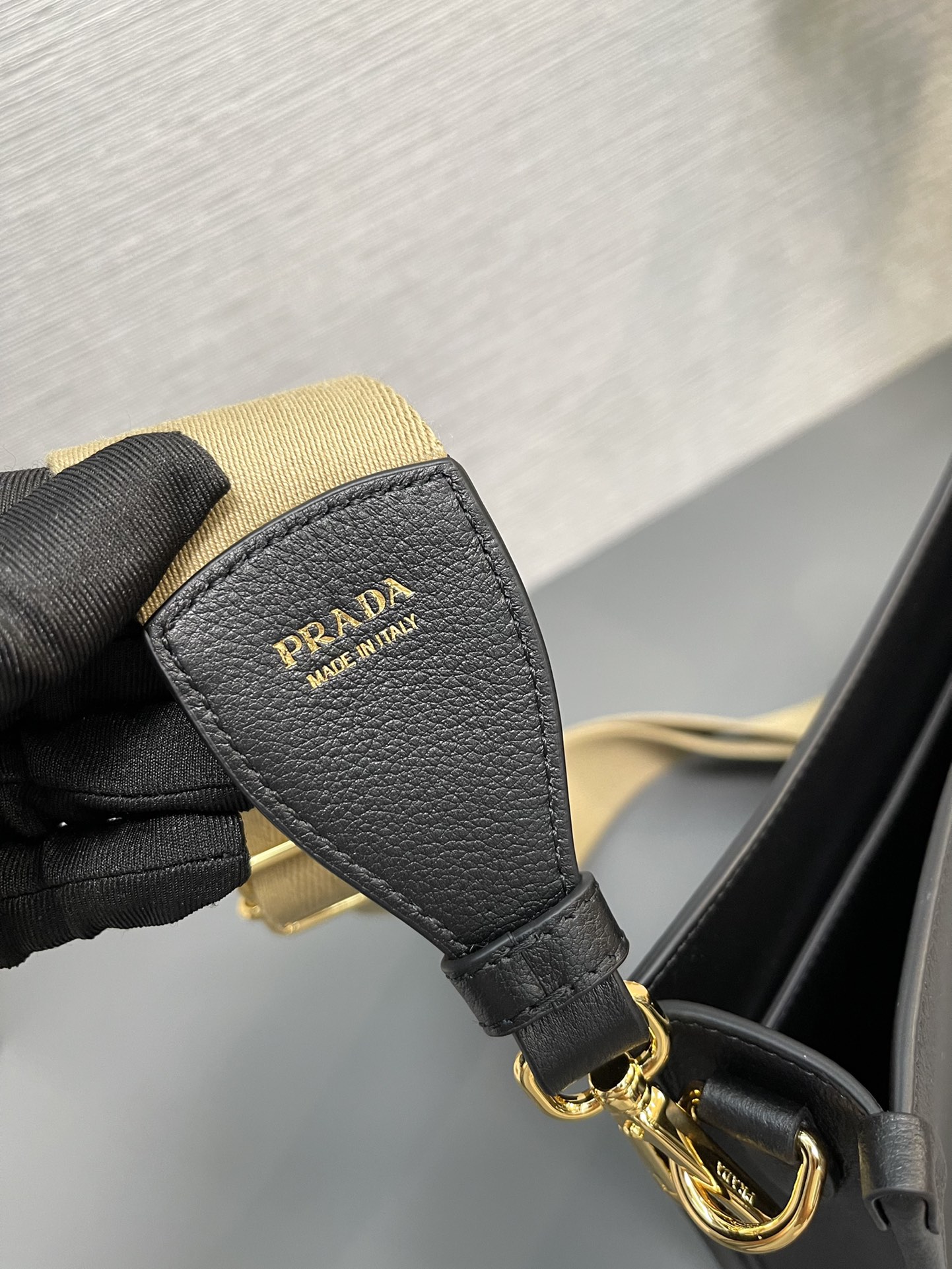 最高級プラダスーパーコピー プラダバッグコピー レザー ミニ ショルダーバッグ ブラック 1BH220_2DKV_F0002_V_3OO ゴールド金具 - 画像 (4)