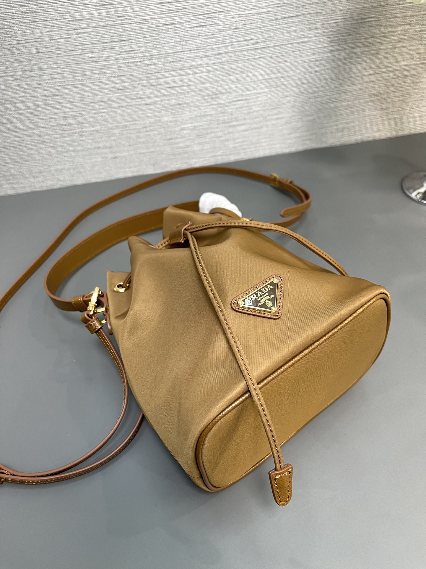 最高級プラダスーパーコピー プラダバッグコピー Re-Edition 1978 Re-Nylon ミニバッグ ベージュ 1BE067_R064_F0594_V_WOO ファブリック/レザー ゴールド金具 - 画像 (7)