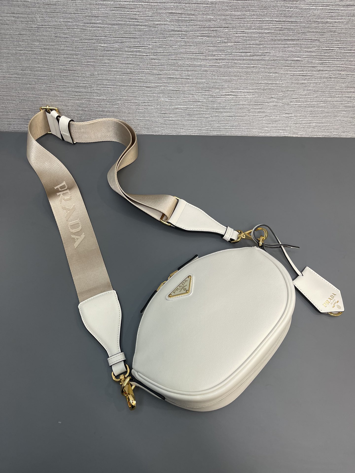 最高級プラダスーパーコピー プラダバッグコピー レザー ミニ ショルダーバッグ ホワイト 1BH212_2AIX_F0PG7_V_NVM ゴールド金具 - 画像 (8)