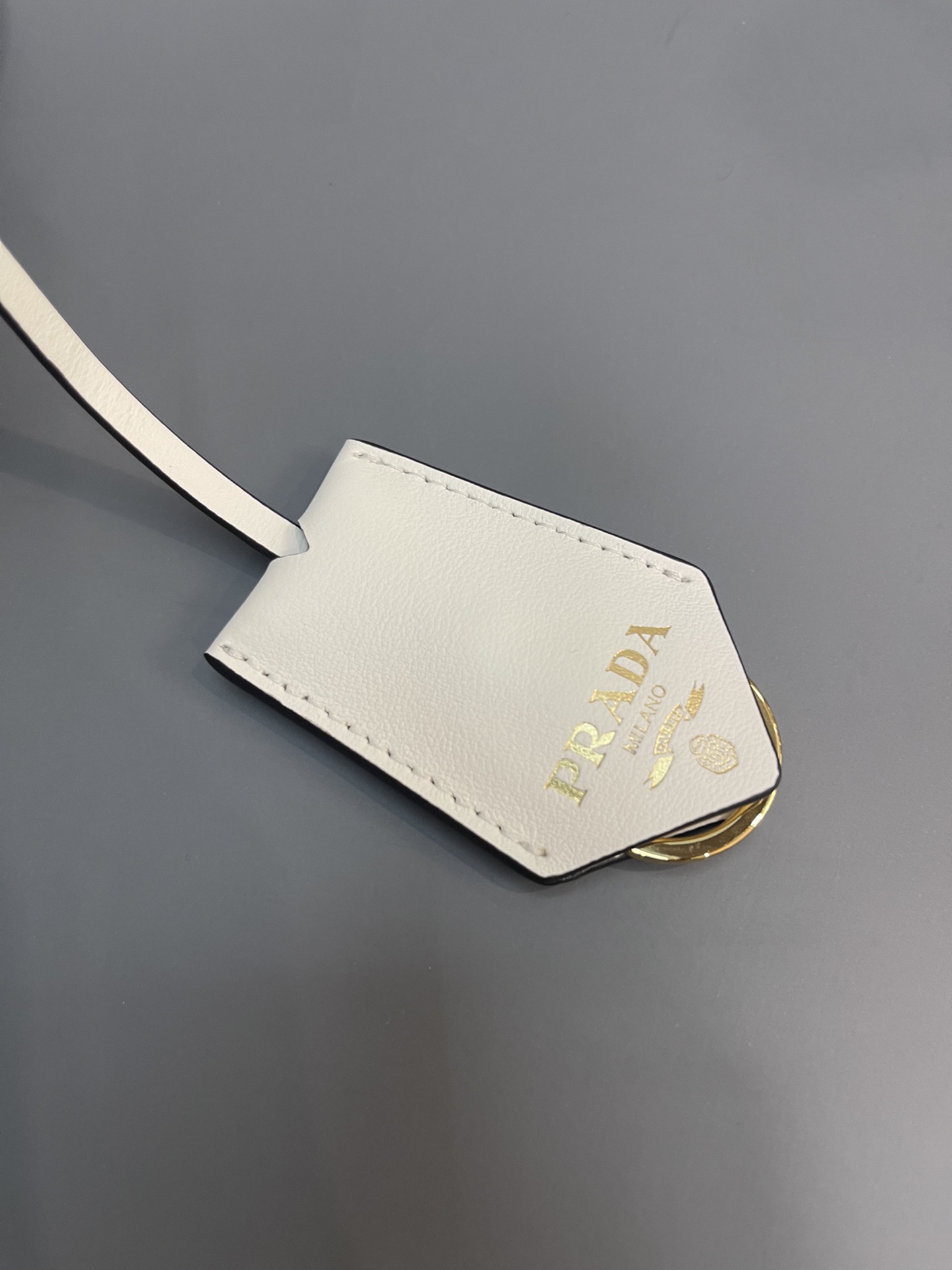 最高級プラダスーパーコピー プラダバッグコピー レザー ミニ ショルダーバッグ ホワイト 1BH212_2AIX_F0PG7_V_NVM ゴールド金具 - 画像 (3)