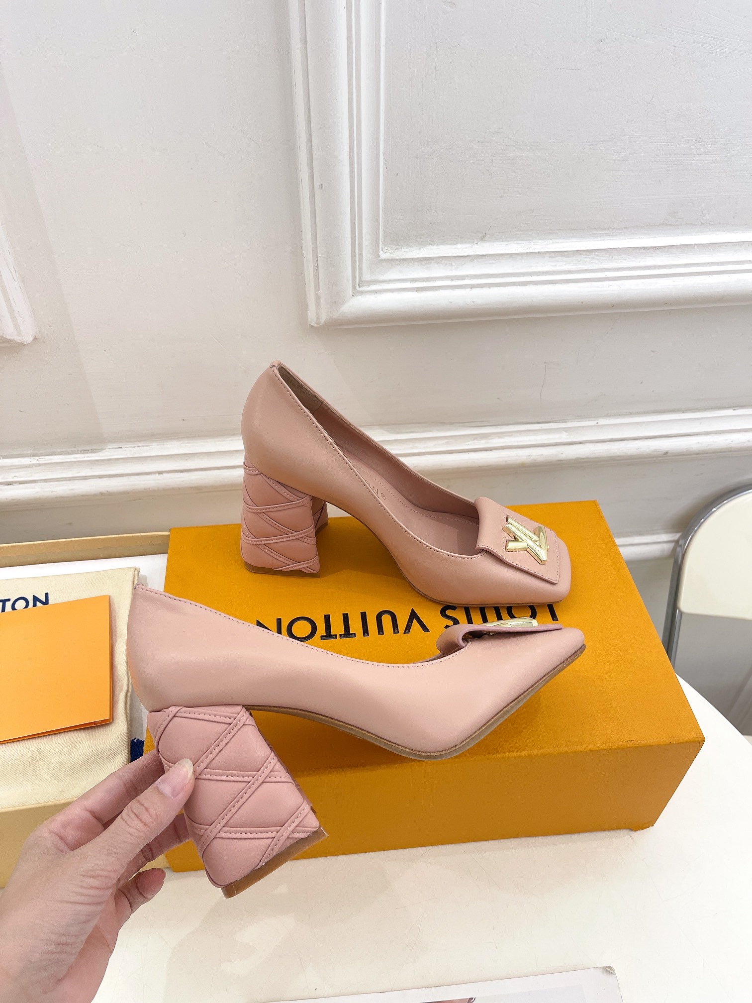 最高級ルイヴィトンスーパーコピー靴 ルイヴィトンパンプスコピー シェイク・ライン パンプス ヌード レザー【新品】202405402 - 画像 (9)
