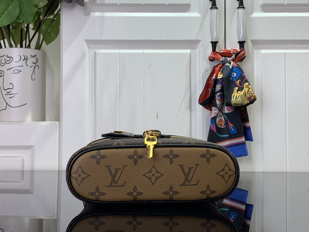 ルイヴィトン ポーチ 新作 Louis Vuitton ヴァニティ・チェーン ポーチ ダークブラウン M47125 モノグラム・キャンバス ゴールド金具 - 画像 (7)