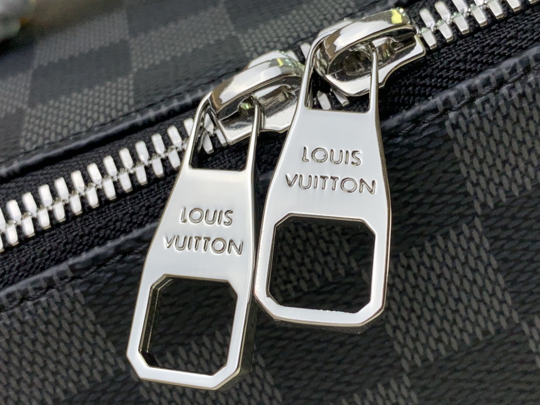 ルイヴィトン バスルームポーチ 新作 Louis Vuitton トイレタリー・バッグ ブラック M11750 ダミエ・グラフィット キャンバス シルバー金具 - 画像 (6)