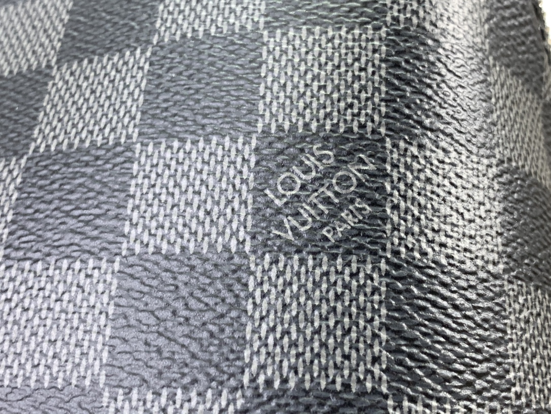 ルイヴィトン バスルームポーチ 新作 Louis Vuitton トイレタリー・バッグ ブラック M11750 ダミエ・グラフィット キャンバス シルバー金具 - 画像 (4)