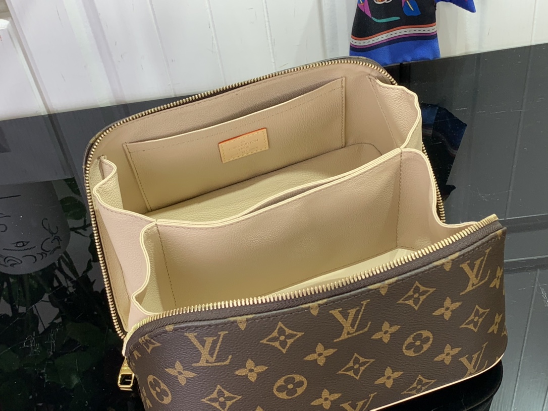ルイヴィトン バスルームポーチ 新作 Louis Vuitton トイレタリー・バッグ ダークブラウン M11750 モノグラム・キャンバス ゴールド金具 - 画像 (3)