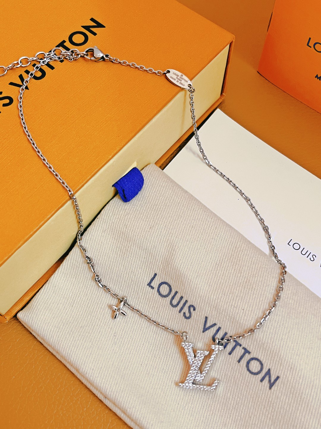 最高級ルイヴィトンスーパーコピー ルイヴィトンネックレスコピー ネックレス・LV アイコニック M00595 シルバー - 画像 (7)