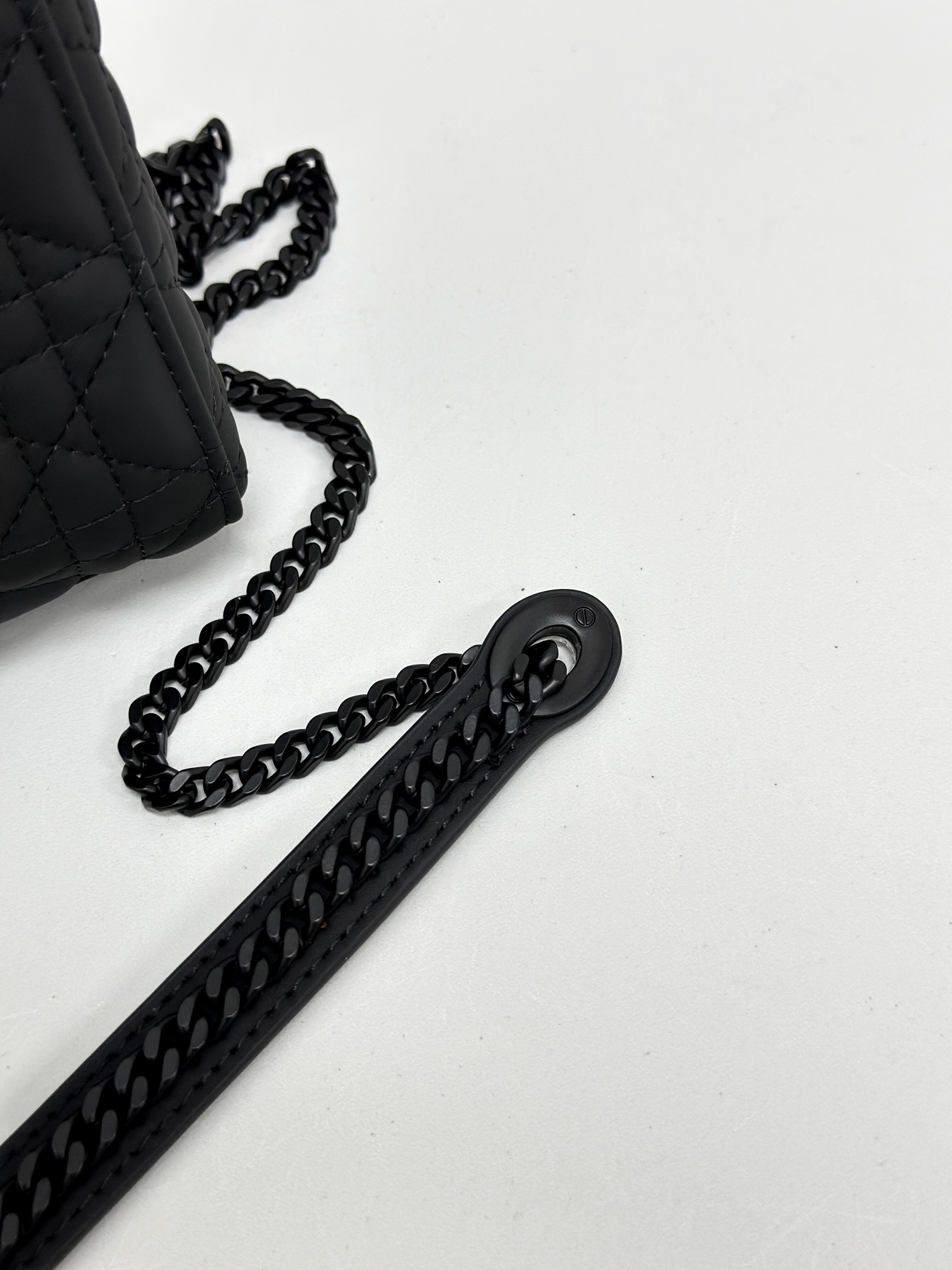 最高級ディオールスーパーコピー ディオールバッグコピー Lady Dior バッグ ミニ M0505SLOI_M989 黒 ブラック ゴールド金具 - 画像 (7)