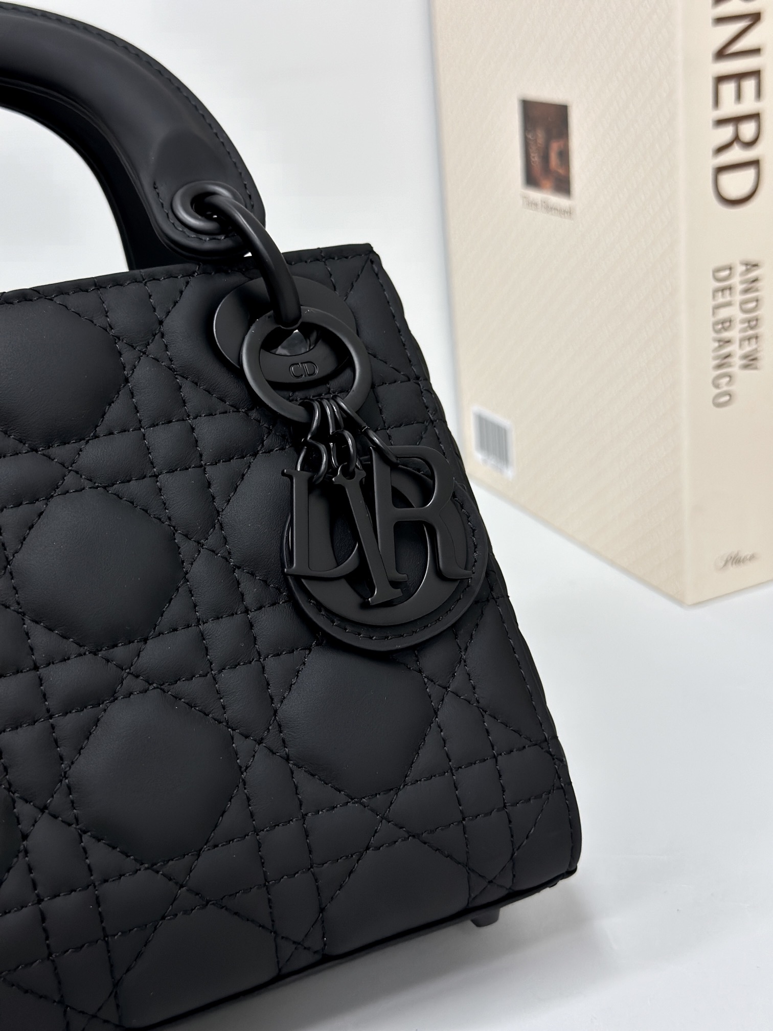 最高級ディオールスーパーコピー ディオールバッグコピー Lady Dior バッグ ミニ M0505SLOI_M989 黒 ブラック ゴールド金具 - 画像 (6)