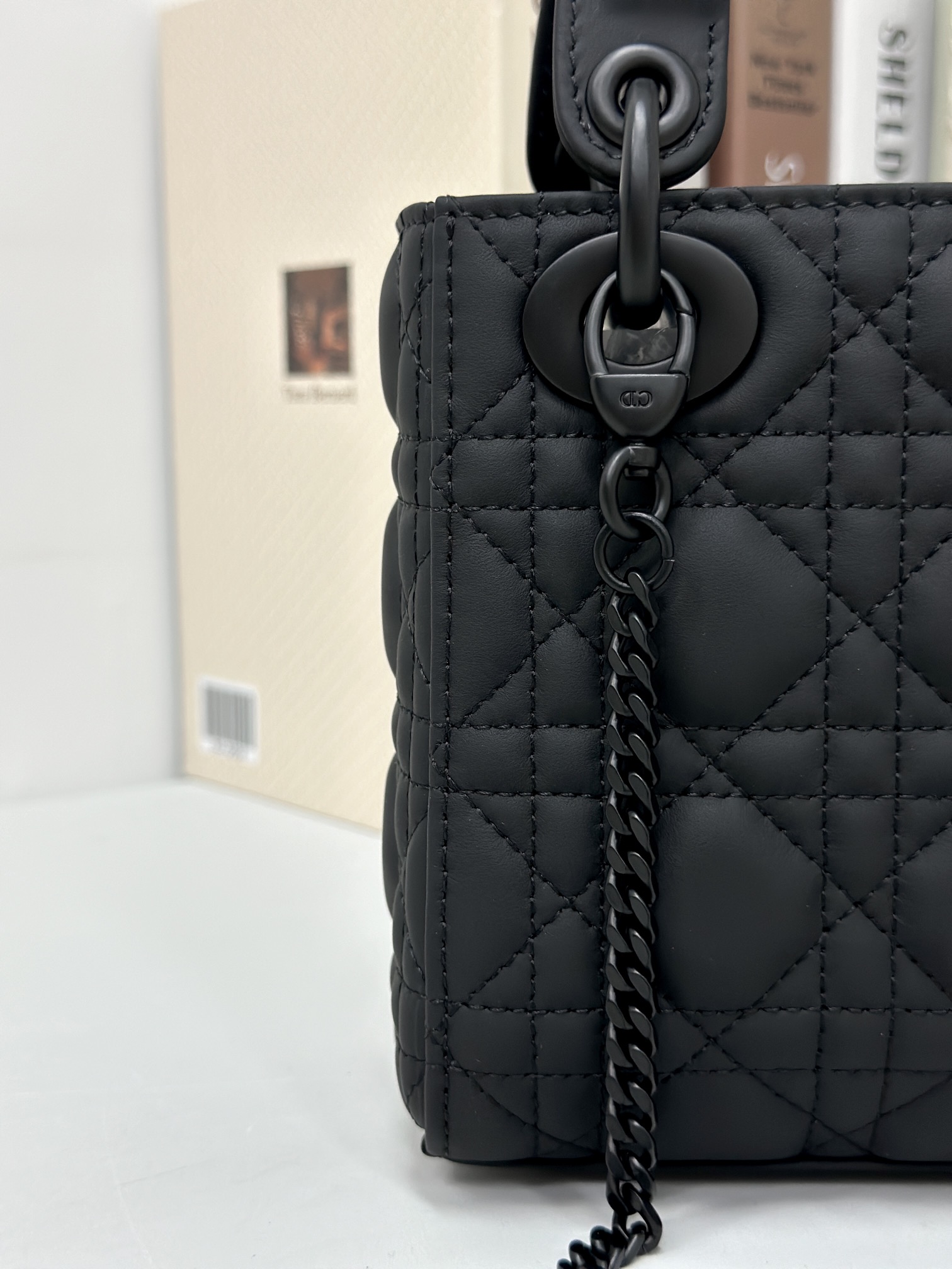 最高級ディオールスーパーコピー ディオールバッグコピー Lady Dior バッグ ミニ M0505SLOI_M989 黒 ブラック ゴールド金具 - 画像 (5)