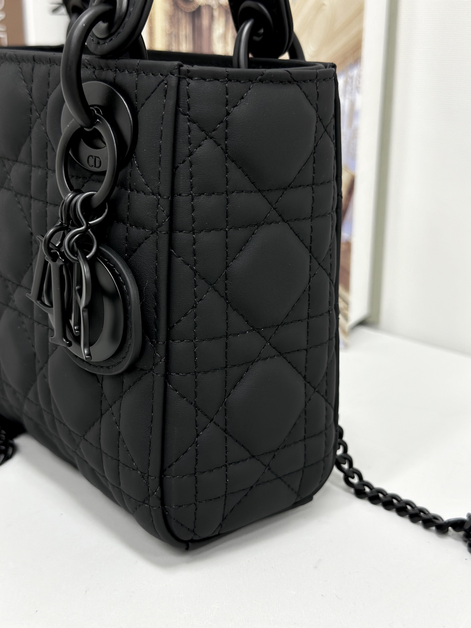 最高級ディオールスーパーコピー ディオールバッグコピー Lady Dior バッグ ミニ M0505SLOI_M989 黒 ブラック ゴールド金具 - 画像 (4)