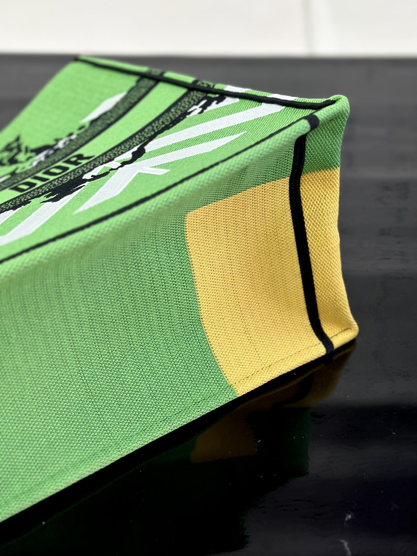 最高級ディオールスーパーコピー ディオールバッグコピー Dior Book Tote バッグ ラージ M1286ZTDT_M51E グリーン - 画像 (4)