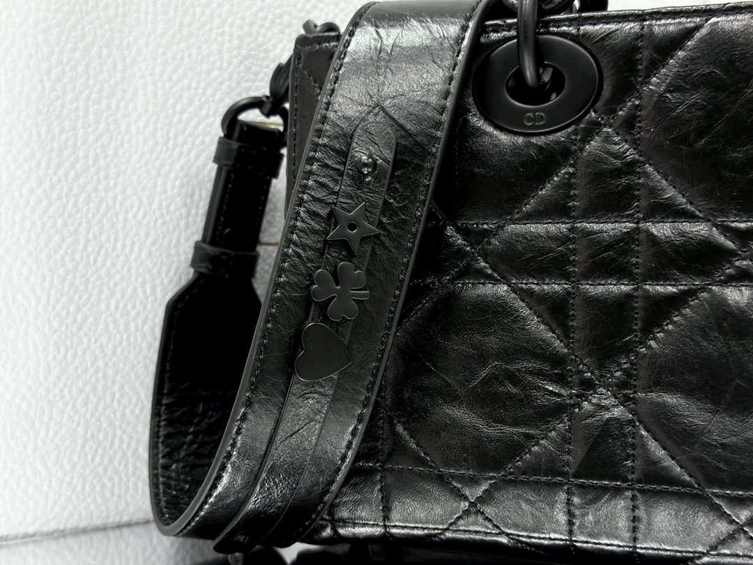 最高級ディオールスーパーコピー ディオールバッグコピー Lady D-Joy バッグ ミディアム M0540OWCB_M900 黒 ブラック ブラック金具 - 画像 (7)