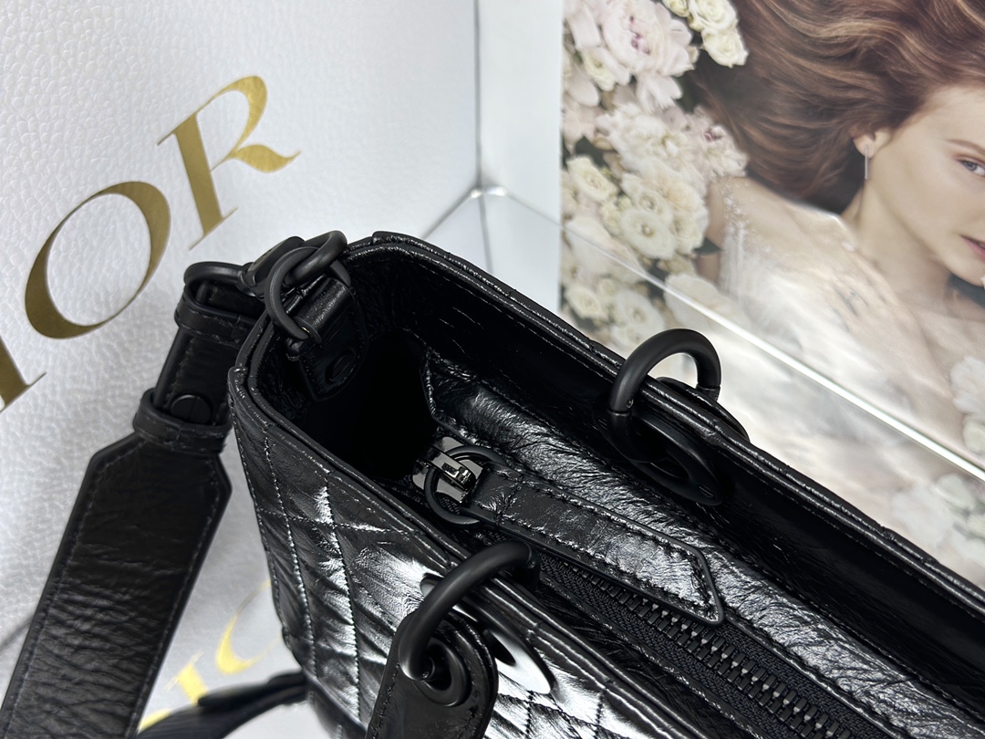 最高級ディオールスーパーコピー ディオールバッグコピー Lady D-Joy バッグ ミディアム M0540OWCB_M900 黒 ブラック ブラック金具 - 画像 (3)
