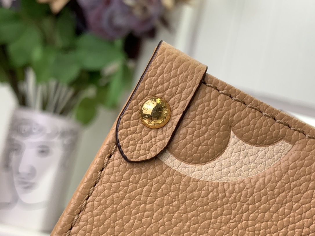 ルイヴィトン ハンドバッグ 新作 Louis Vuitton オンザゴー PM アリゾナ・クレーム M12513 牛革 ゴールド金具 - 画像 (5)
