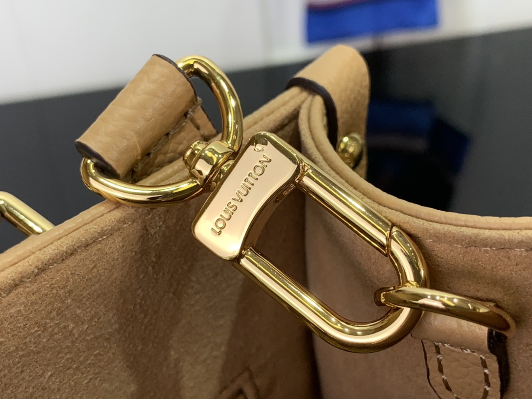 ルイヴィトン ハンドバッグ 新作 Louis Vuitton オンザゴー PM アリゾナ・クレーム M12513 牛革 ゴールド金具 - 画像 (4)