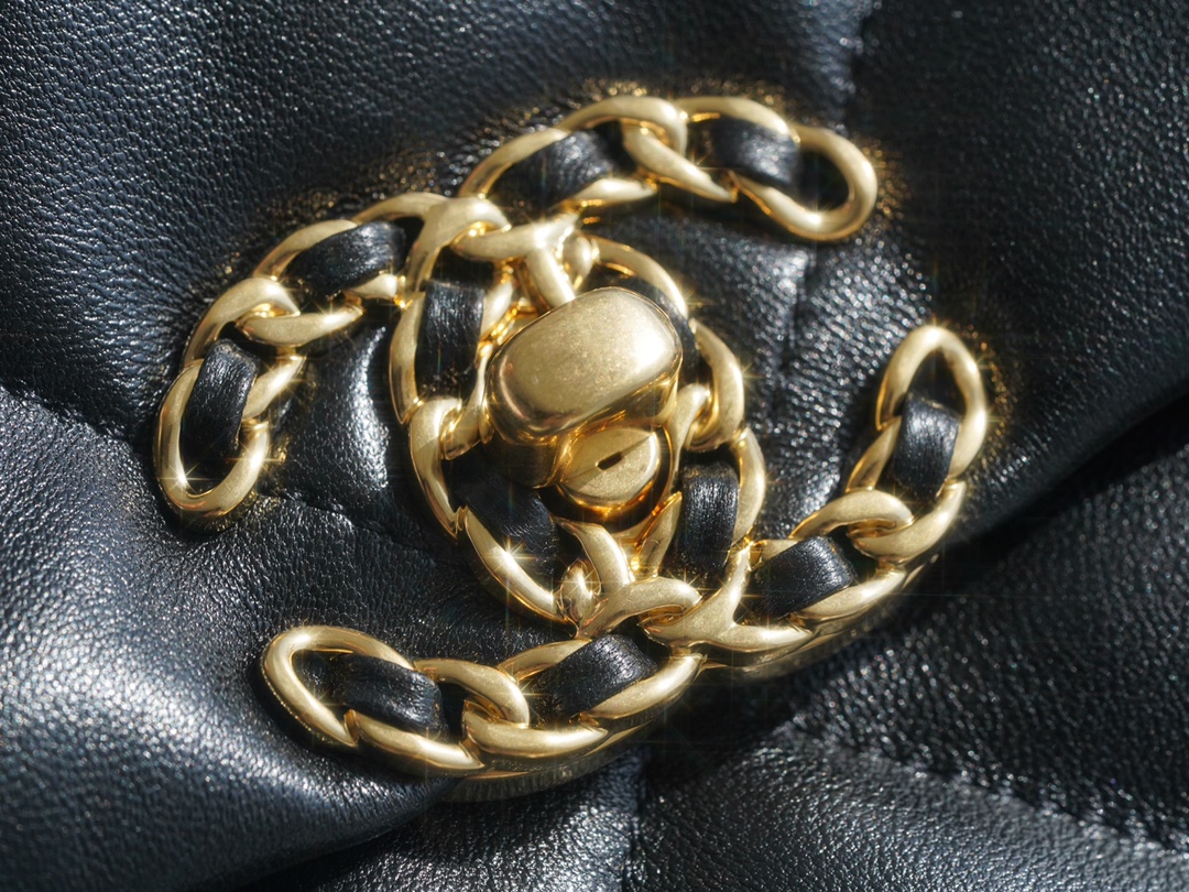 最高級シャネルスーパーコピー シャネルバッグコピー CHANEL 19 ラージ ハンドバッグ ブラック AS1161 B04852 94305 ラムスキン ゴールド金具 - 画像 (2)