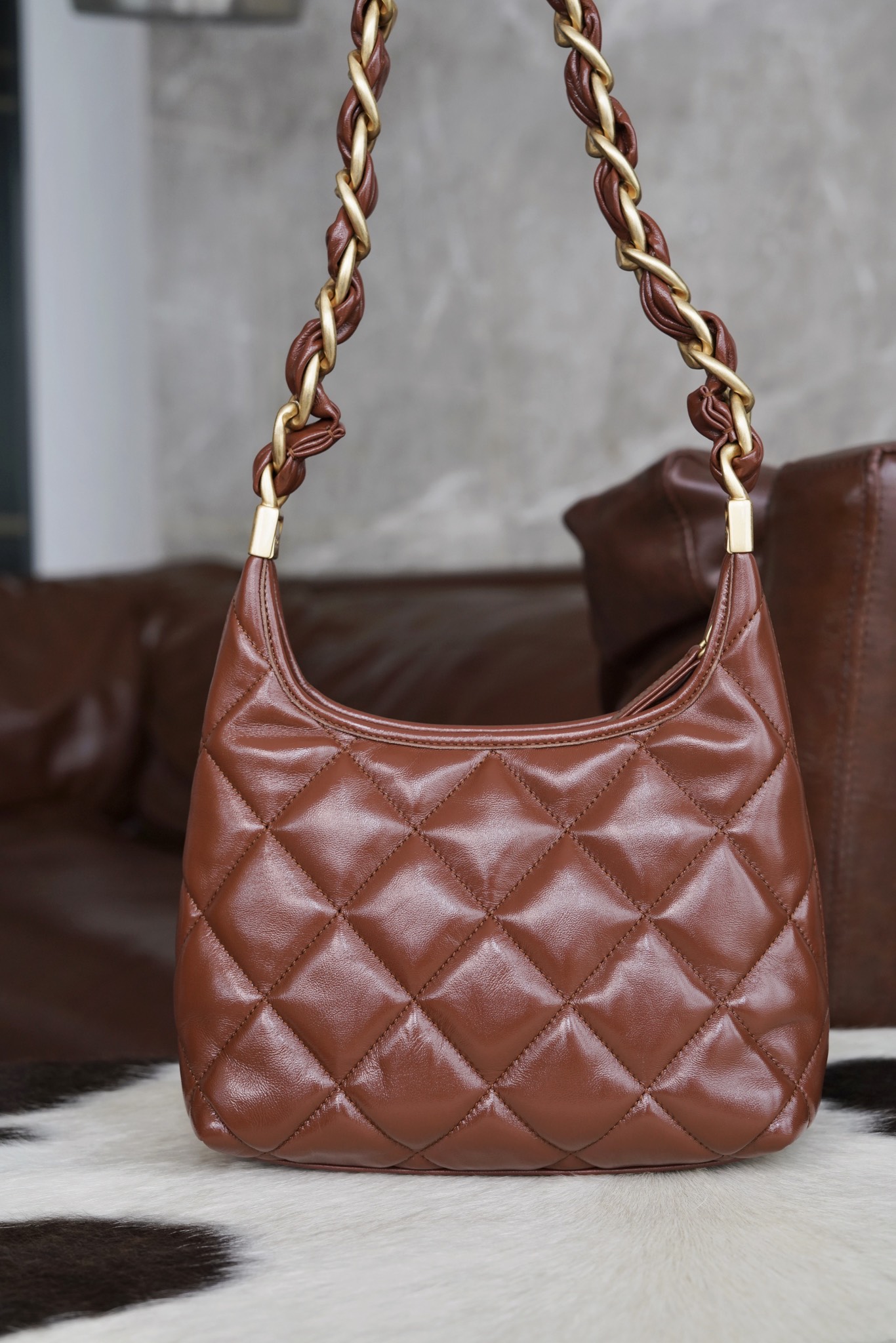 最高級シャネルスーパーコピー シャネルバッグコピー CHANEL スモール ホーボー バッグ ブラウン AS4922 B16897 NY562 ラムスキン ゴールド金具 - 画像 (8)
