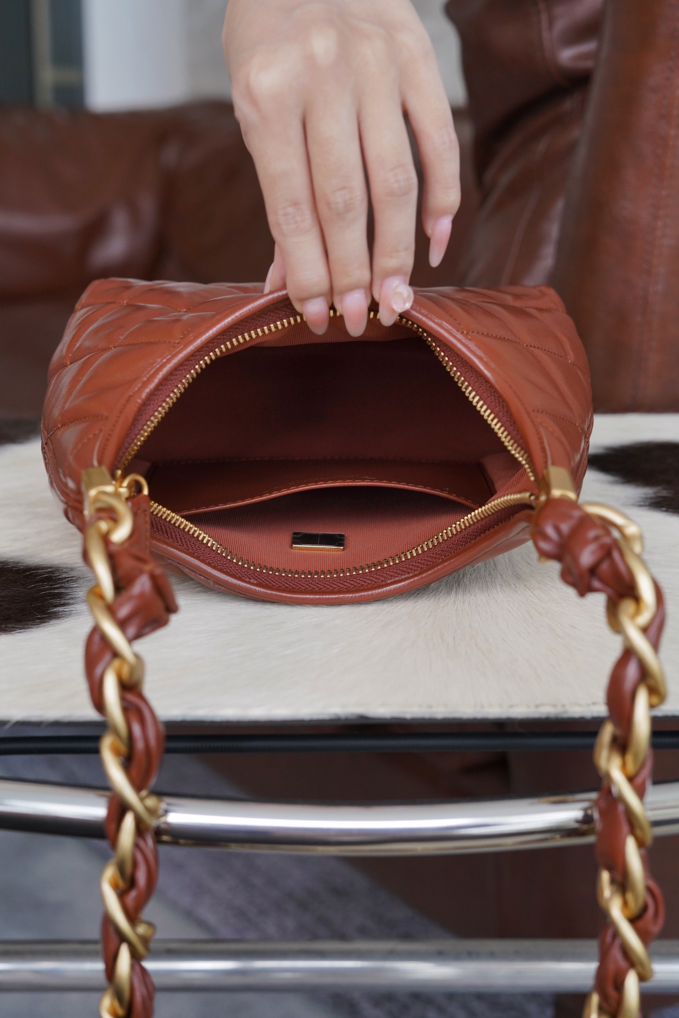 最高級シャネルスーパーコピー シャネルバッグコピー CHANEL スモール ホーボー バッグ ブラウン AS4922 B16897 NY562 ラムスキン ゴールド金具 - 画像 (6)