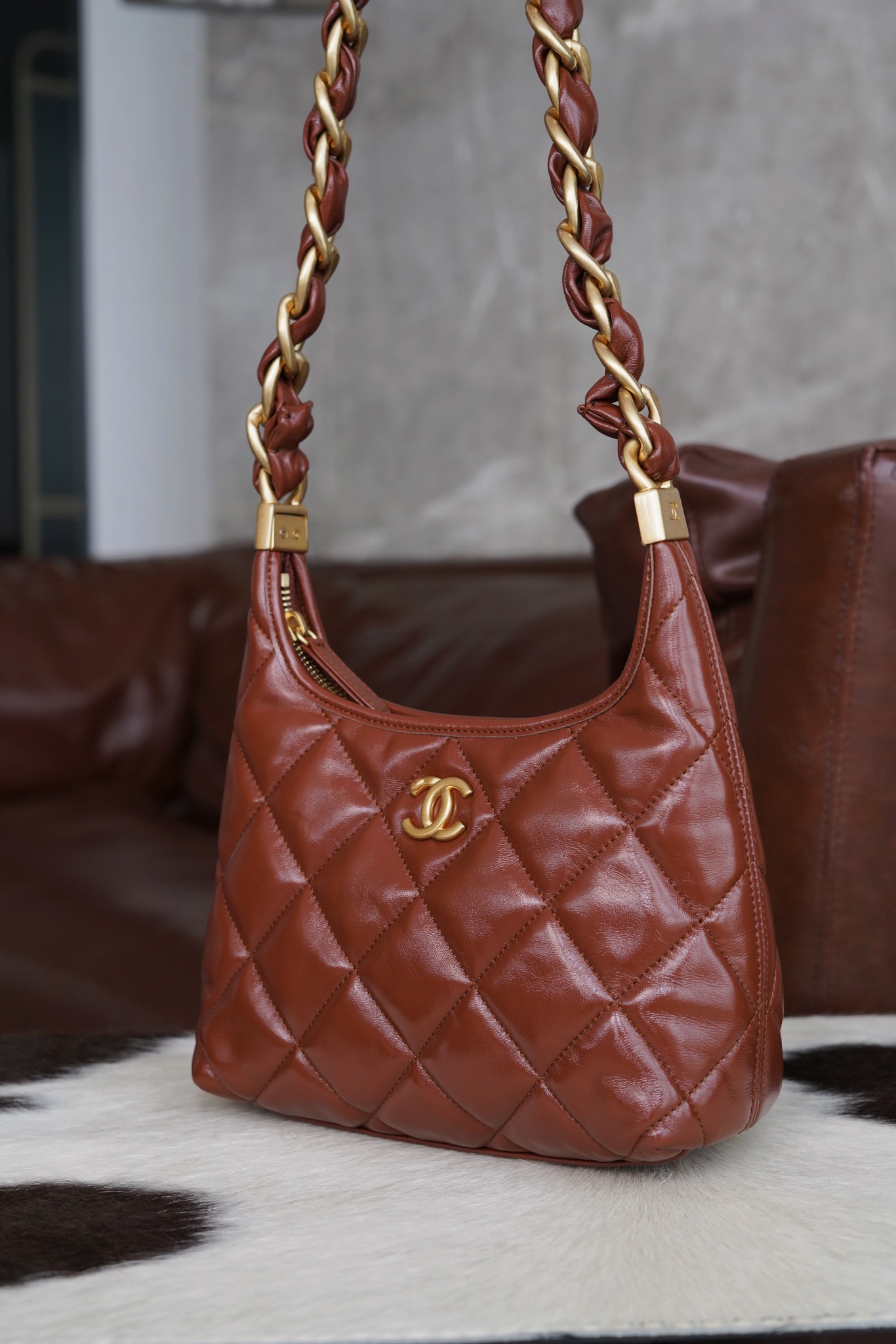 最高級シャネルスーパーコピー シャネルバッグコピー CHANEL スモール ホーボー バッグ ブラウン AS4922 B16897 NY562 ラムスキン ゴールド金具 - 画像 (5)