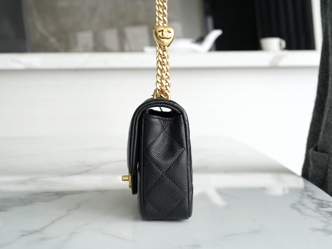 最高級シャネルスーパーコピー シャネルバッグコピー CHANEL ミニ クラシック ハンドバッグ ブラック A69900 キャビアスキン ゴールド金具 - 画像 (7)