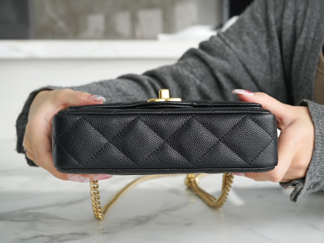 最高級シャネルスーパーコピー シャネルバッグコピー CHANEL ミニ クラシック ハンドバッグ ブラック A69900 キャビアスキン ゴールド金具 - 画像 (6)