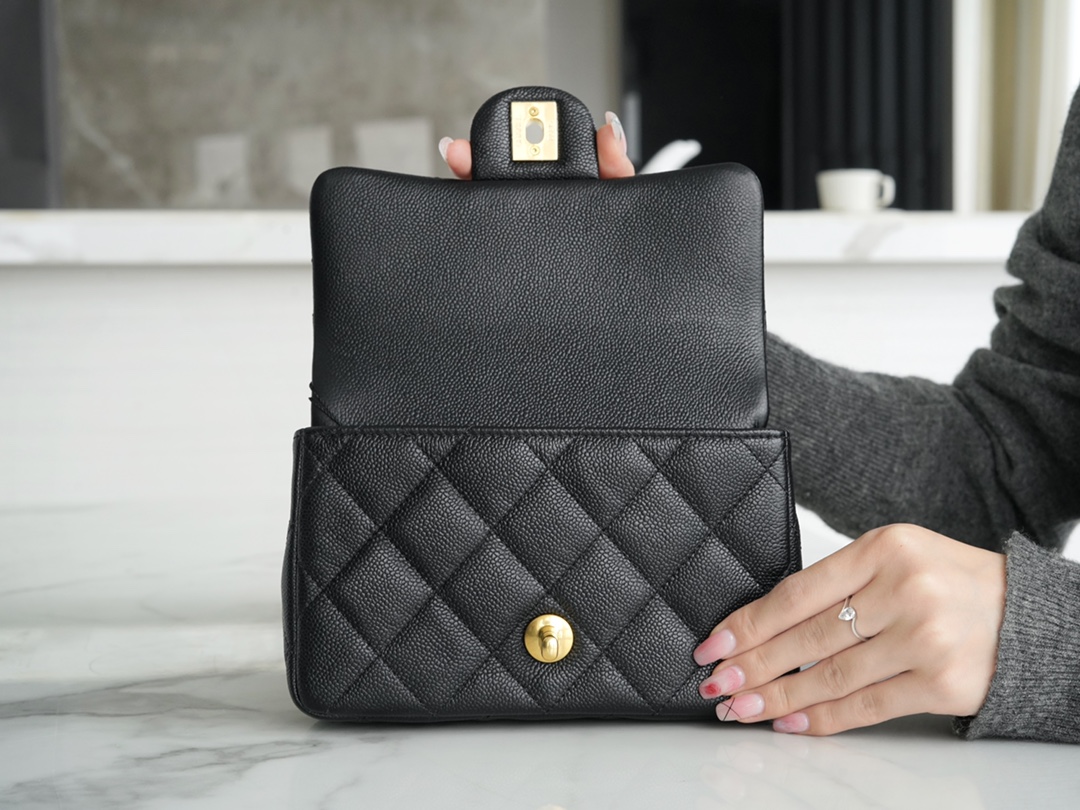 最高級シャネルスーパーコピー シャネルバッグコピー CHANEL ミニ クラシック ハンドバッグ ブラック A69900 キャビアスキン ゴールド金具 - 画像 (5)