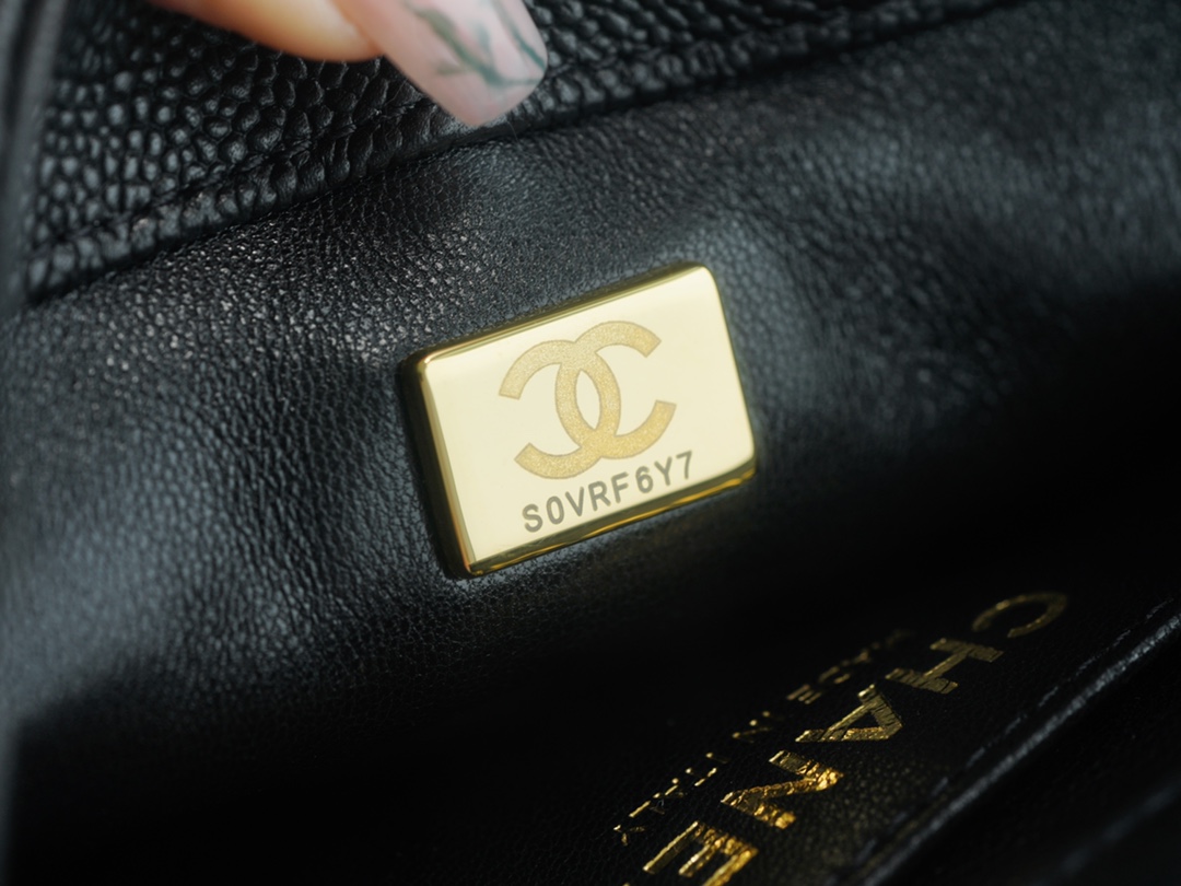 最高級シャネルスーパーコピー シャネルバッグコピー CHANEL ミニ クラシック ハンドバッグ ブラック A69900 キャビアスキン ゴールド金具 - 画像 (2)
