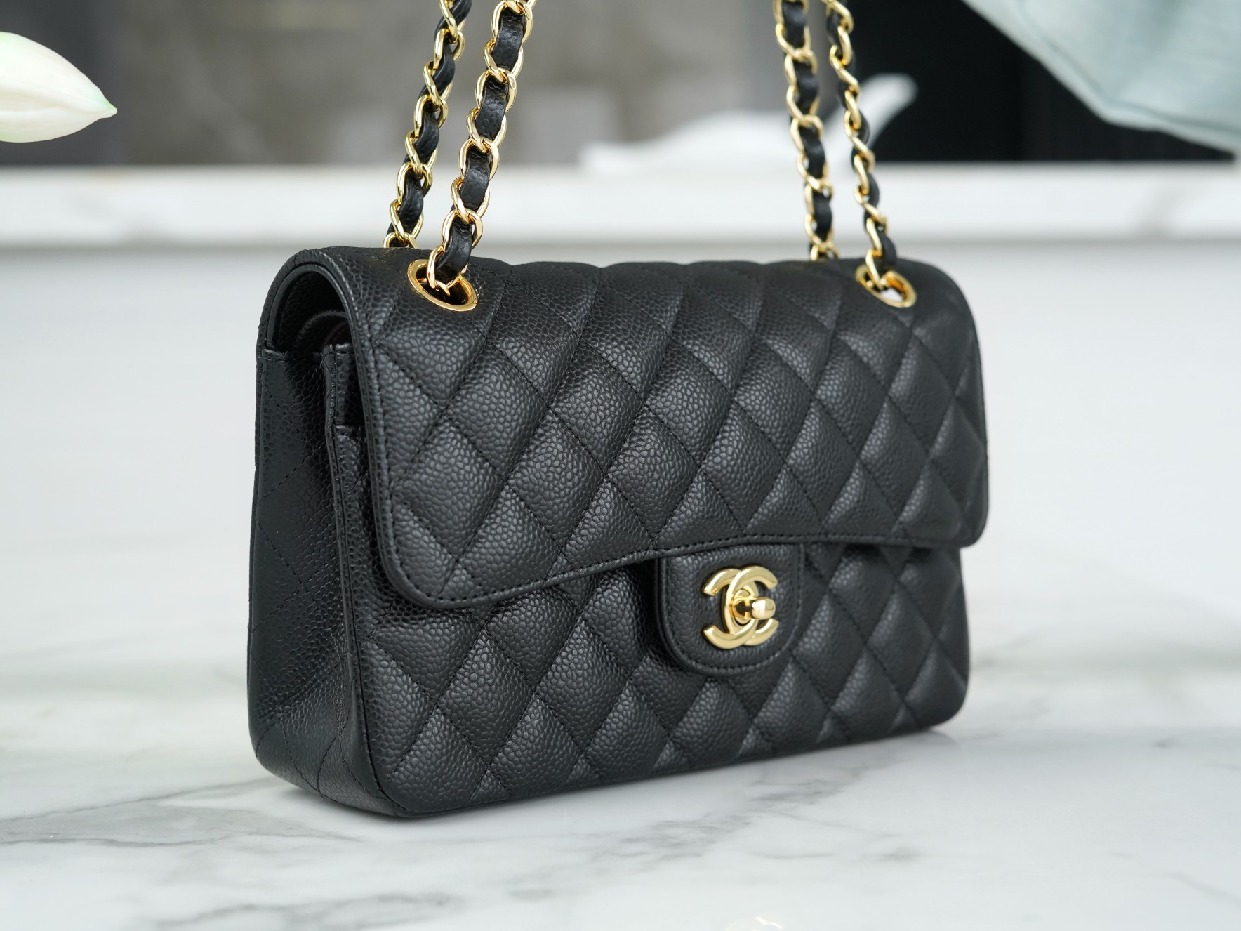 最高級シャネルスーパーコピー シャネルバッグコピー CHANEL クラシック スモール ハンドバッグ ブラック A01113 Y01864 C3906 キャビアスキン ゴールド金具 - 画像 (6)