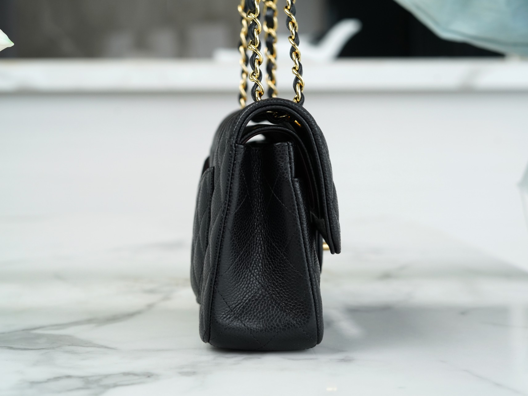 最高級シャネルスーパーコピー シャネルバッグコピー CHANEL クラシック スモール ハンドバッグ ブラック A01113 Y01864 C3906 キャビアスキン ゴールド金具 - 画像 (3)