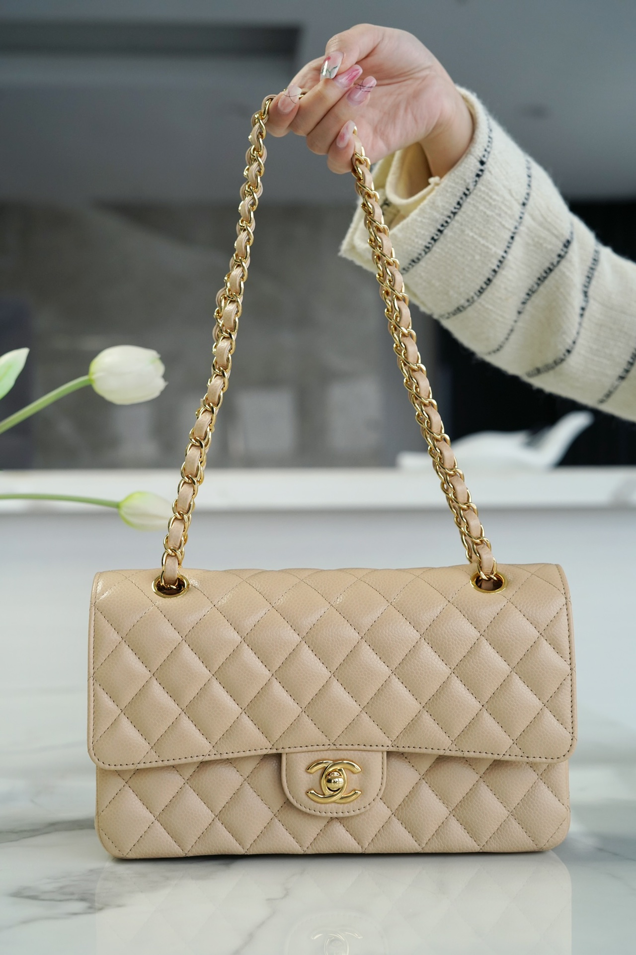 最高級シャネルスーパーコピー シャネルバッグコピー CHANEL 11.12 クラシック ハンドバッグ ベージュ A01112 B10583 NZG75 キャビアスキン ゴールド金具 - 画像 (9)