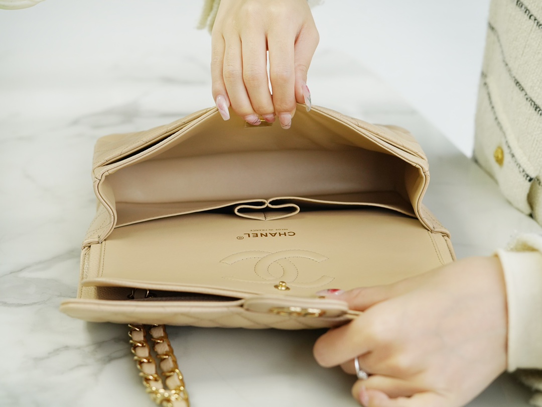 最高級シャネルスーパーコピー シャネルバッグコピー CHANEL 11.12 クラシック ハンドバッグ ベージュ A01112 B10583 NZG75 キャビアスキン ゴールド金具 - 画像 (2)