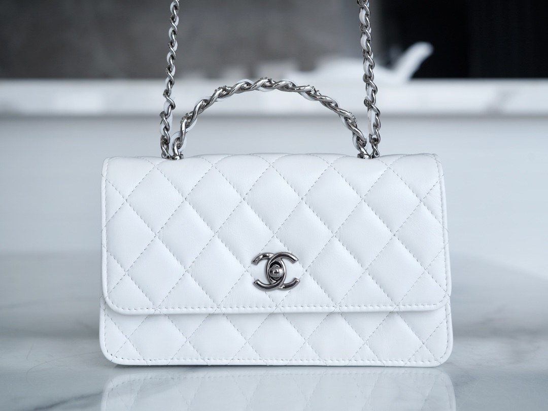 最高級シャネルスーパーコピー シャネルバッグコピー CHANEL マトラッセ チェーンクラッチ バッグ ホワイト AP3566 B14291 10601 ラムスキン シルバー金具 - 画像 (9)