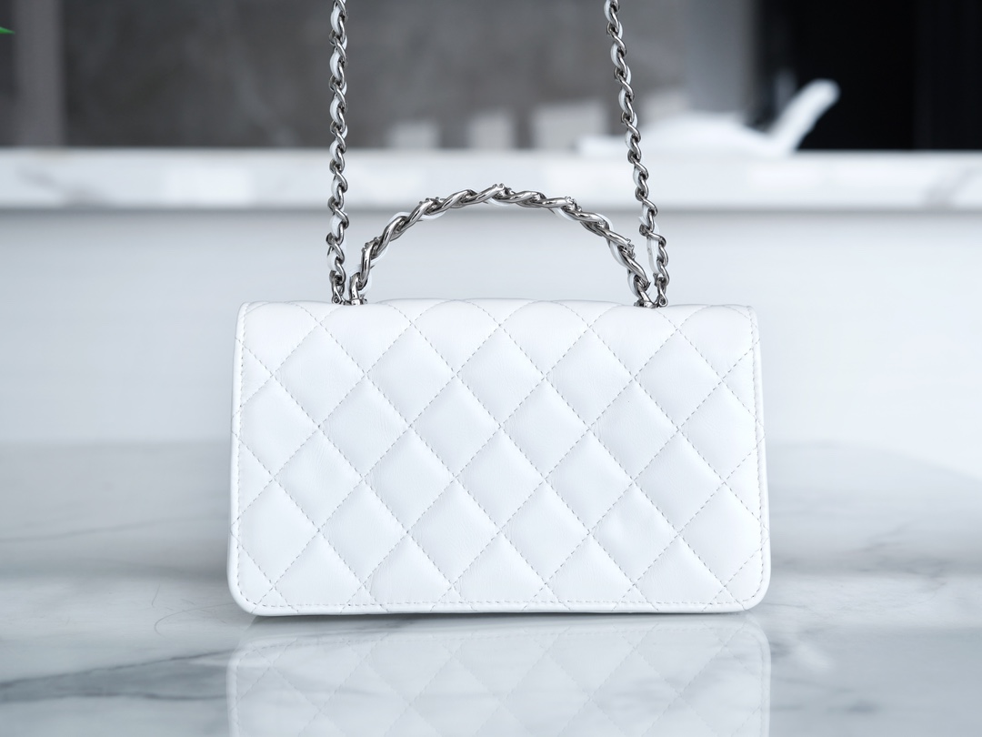 最高級シャネルスーパーコピー シャネルバッグコピー CHANEL マトラッセ チェーンクラッチ バッグ ホワイト AP3566 B14291 10601 ラムスキン シルバー金具 - 画像 (8)