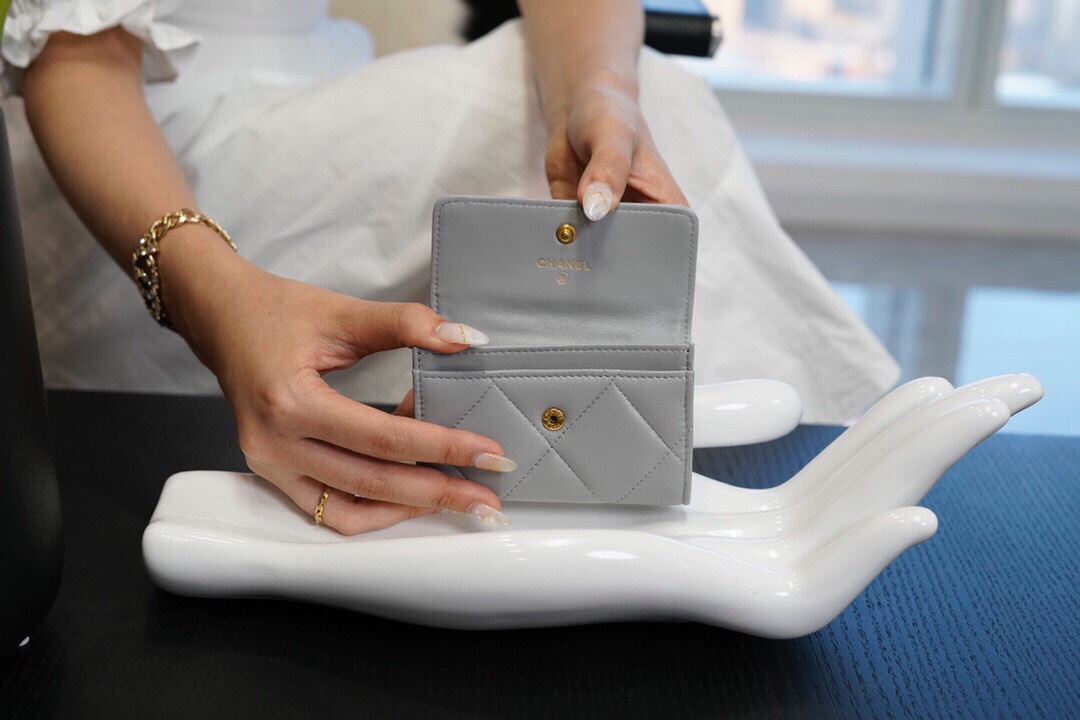 最高級シャネルスーパーコピー シャネルカードケースコピー CHANEL 19 フラップ カードケース グレー AP1790 B04852 NR652 ラムスキン ゴールド金具 - 画像 (4)