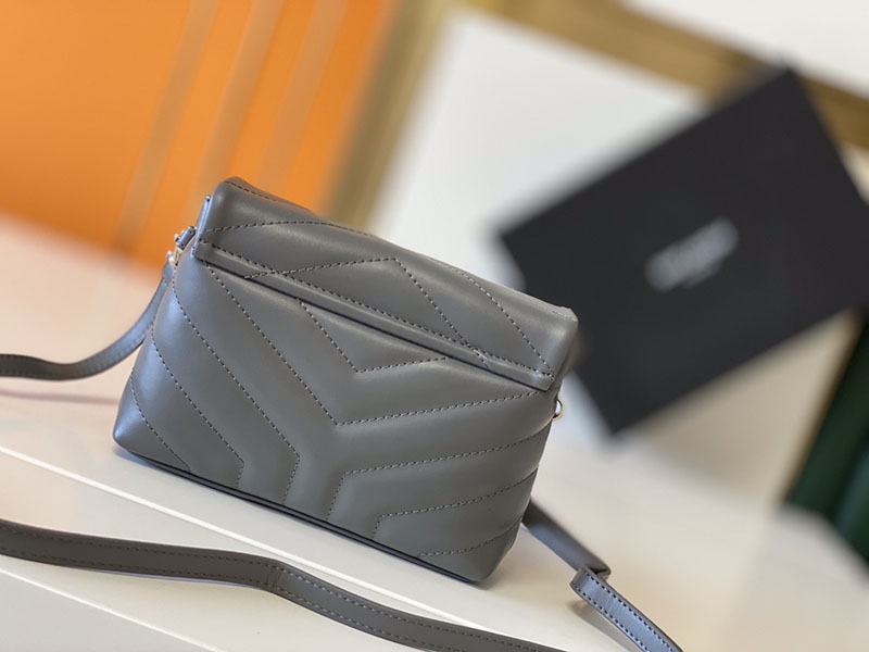 N品 YSL サンローラン 斜めがけバッグ ルル トイバッグ STORM 678401DV7061112 ラムスキン シルバー金具 - 画像 (8)