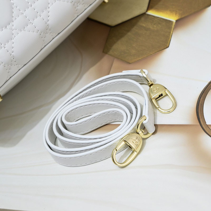 N品 DIOR ディオール Lady Dior バッグ ミディアム M0565ONGE_M030 ホワイト ゴールド金具 激安優良店 - 画像 (3)