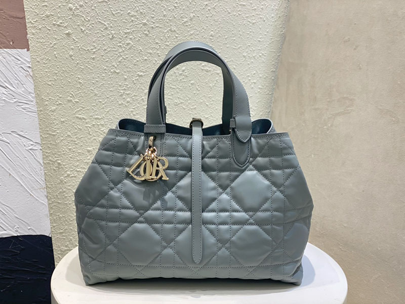 超N品 ディオールバッグコピー Dior Toujours バッグ ミディアム M2821OSHJ_M41G ストーングレー カーフスキン ゴールド金具 - 画像 (8)