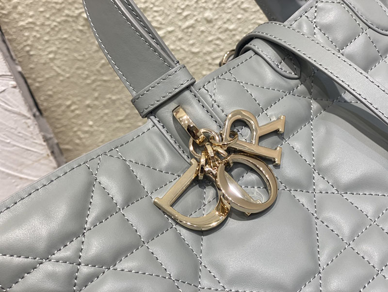 超N品 ディオールバッグコピー Dior Toujours バッグ ミディアム M2821OSHJ_M41G ストーングレー カーフスキン ゴールド金具 - 画像 (6)