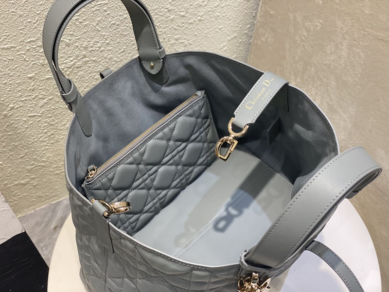 超N品 ディオールバッグコピー Dior Toujours バッグ ミディアム M2821OSHJ_M41G ストーングレー カーフスキン ゴールド金具 - 画像 (3)