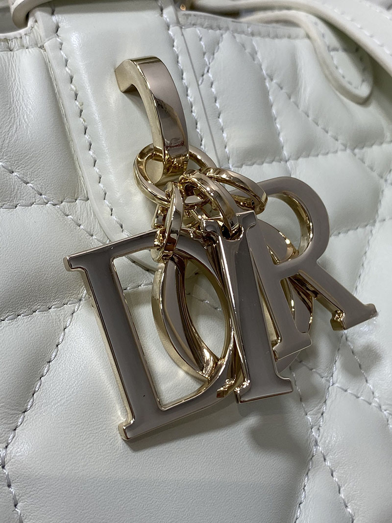超N品 ディオールバッグコピー Dior Toujours バッグ ミディアム M2821OSHJ_M030 ホワイト カーフスキン ゴールド金具 - 画像 (9)