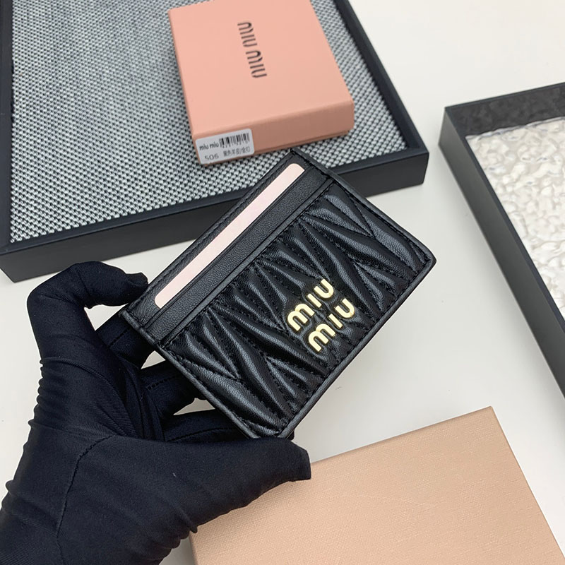 最高級MiuMiuスーパーコピー ミュウミュウカードケースコピー マテラッセレザー カードケース ブラック 5MC076_2FPP_F0002 レディース 人気 - 画像 (8)