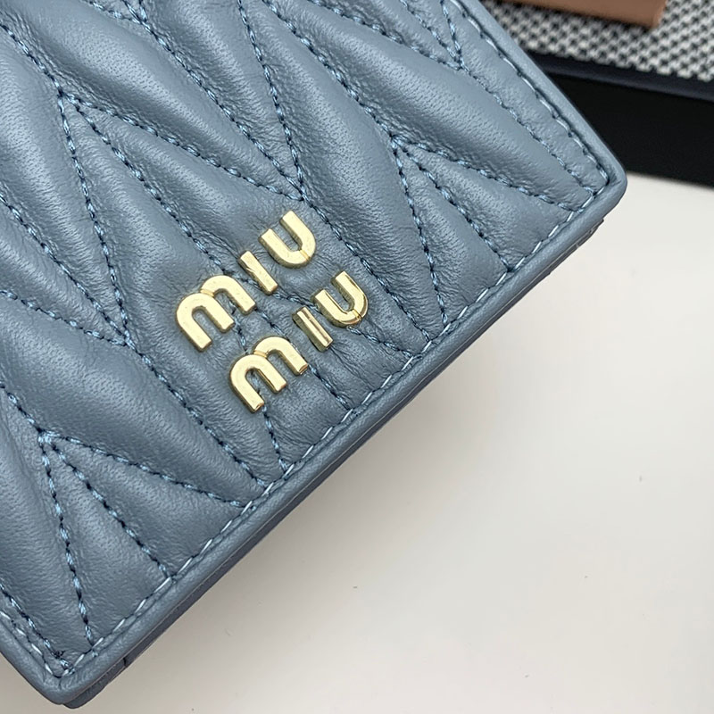 最高級MiuMiuスーパーコピー ミュウミュウ財布コピー マテラッセレザー 折り財布 ライトブルー 5MV204_2FPP_F0637 二つ折り財布 人気 - 画像 (5)