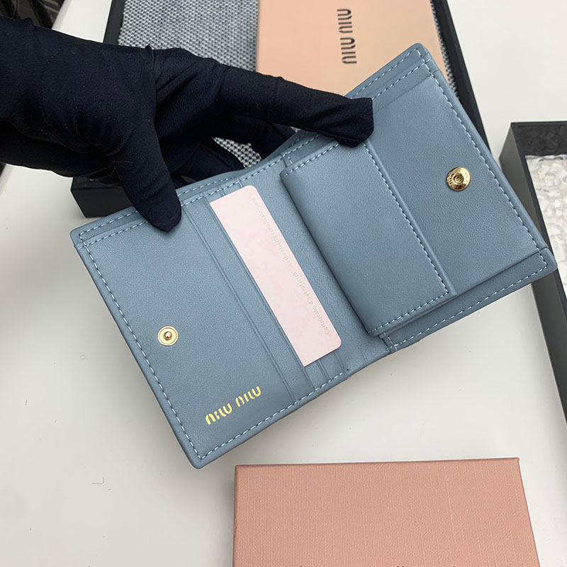 最高級MiuMiuスーパーコピー ミュウミュウ財布コピー マテラッセレザー 折り財布 ライトブルー 5MV204_2FPP_F0637 二つ折り財布 人気 - 画像 (4)