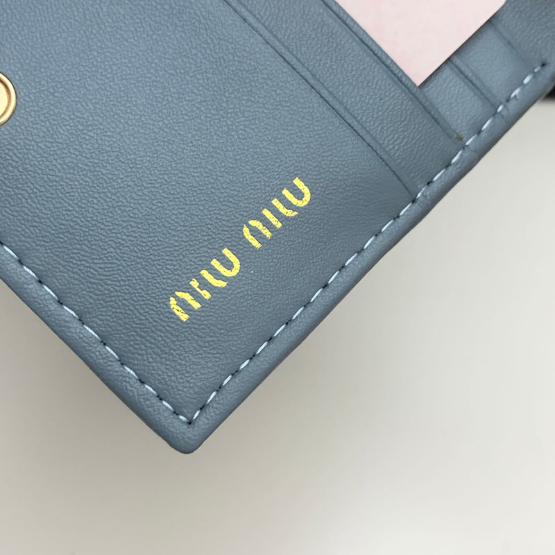 最高級MiuMiuスーパーコピー ミュウミュウ財布コピー マテラッセレザー 折り財布 ライトブルー 5MV204_2FPP_F0637 二つ折り財布 人気 - 画像 (2)