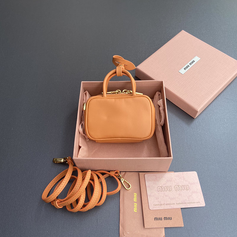 最高級MiuMiuスーパーコピー ミュウミュウバッグコピー レザー マイクロバッグ イエロー 5NR036_2F8W_F065Y レザー ゴールド金具 - 画像 (9)