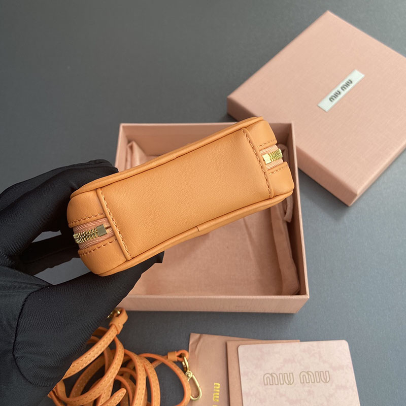 最高級MiuMiuスーパーコピー ミュウミュウバッグコピー レザー マイクロバッグ イエロー 5NR036_2F8W_F065Y レザー ゴールド金具 - 画像 (6)