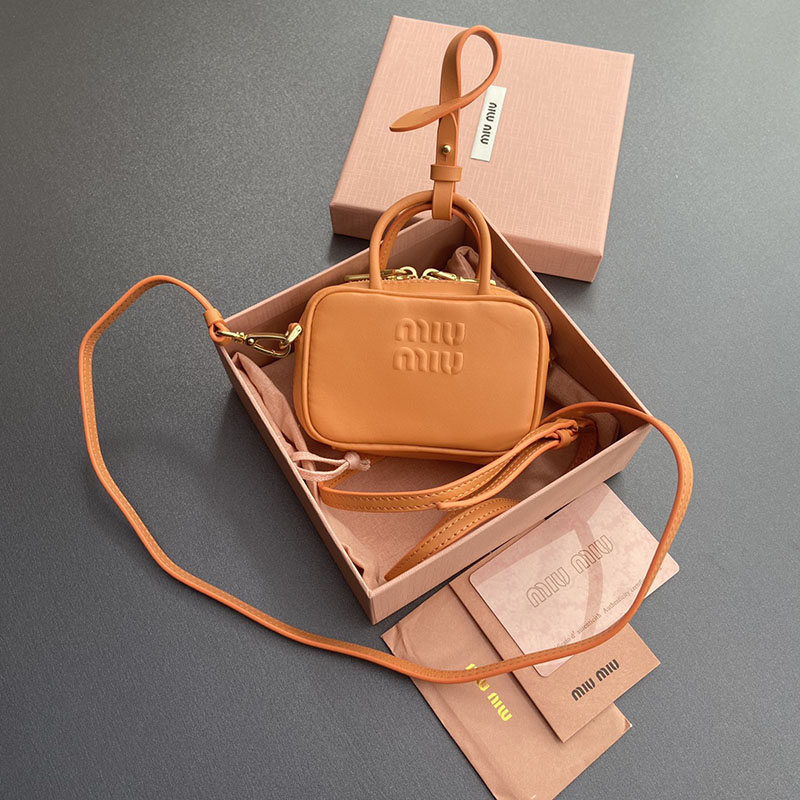 最高級MiuMiuスーパーコピー ミュウミュウバッグコピー レザー マイクロバッグ イエロー 5NR036_2F8W_F065Y レザー ゴールド金具 - 画像 (3)