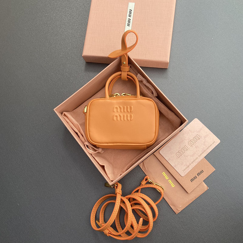 最高級MiuMiuスーパーコピー ミュウミュウバッグコピー レザー マイクロバッグ イエロー 5NR036_2F8W_F065Y レザー ゴールド金具 - 画像 (2)