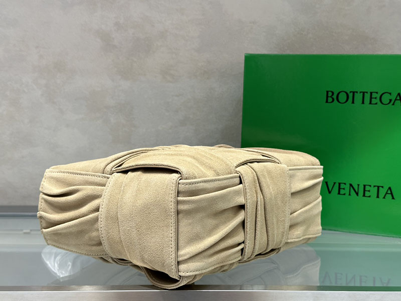 N品 Bottega Veneta ボッテガ・ヴェネタ ミニ アルコ トートバッグ 2024新作 ポリッジ 729043VCQC29776 カーフスキン シルバー金具 激安優良店 - 画像 (6)