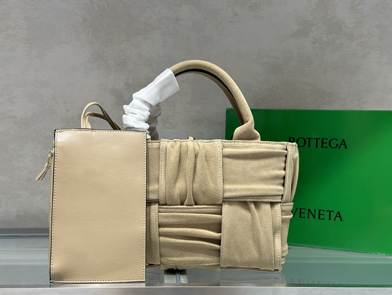 N品 Bottega Veneta ボッテガ・ヴェネタ ミニ アルコ トートバッグ 2024新作 ポリッジ 729043VCQC29776 カーフスキン シルバー金具 激安優良店 - 画像 (5)